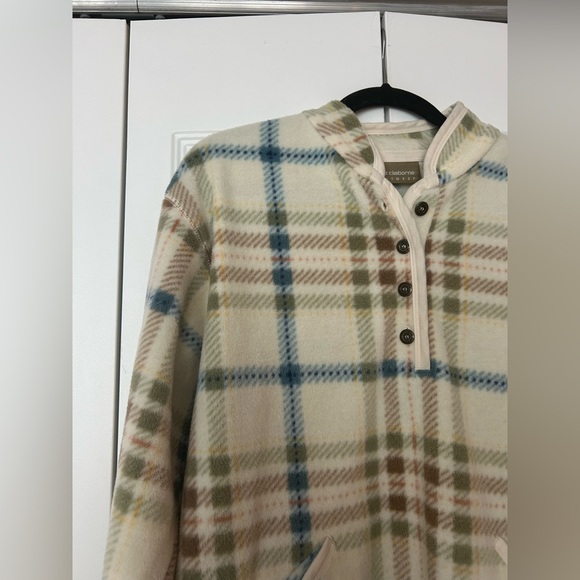 Liz Claiborne Lizwear Women's Sz M Preppy Cream Teddy Fleece Button-Up Sweater - Picture 3 of 13